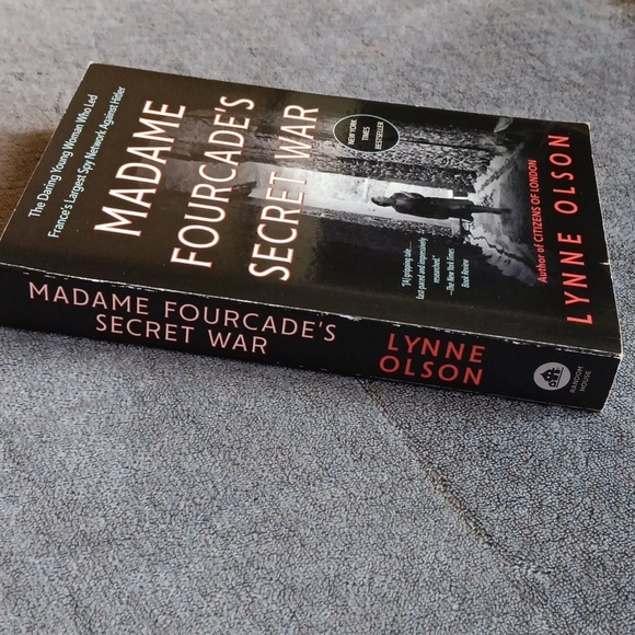 Madame Fourcade's Secret War Paperback Book By Lynne Olson - Picture 4 of 8
